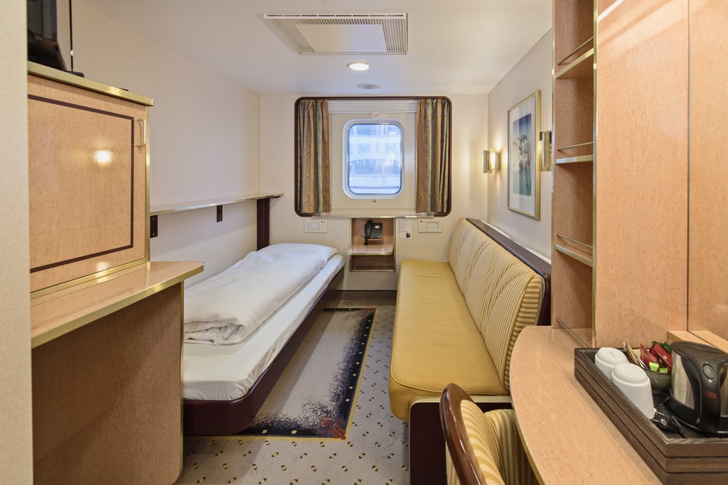 Hurtigruten MS Finnmarken Artic Superior Upper Deck 1jpg.jpg